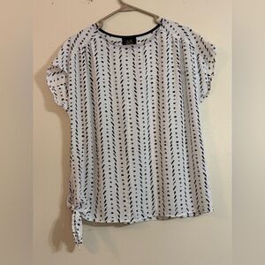 W5 Women's Black and White Leaf Print Blouse